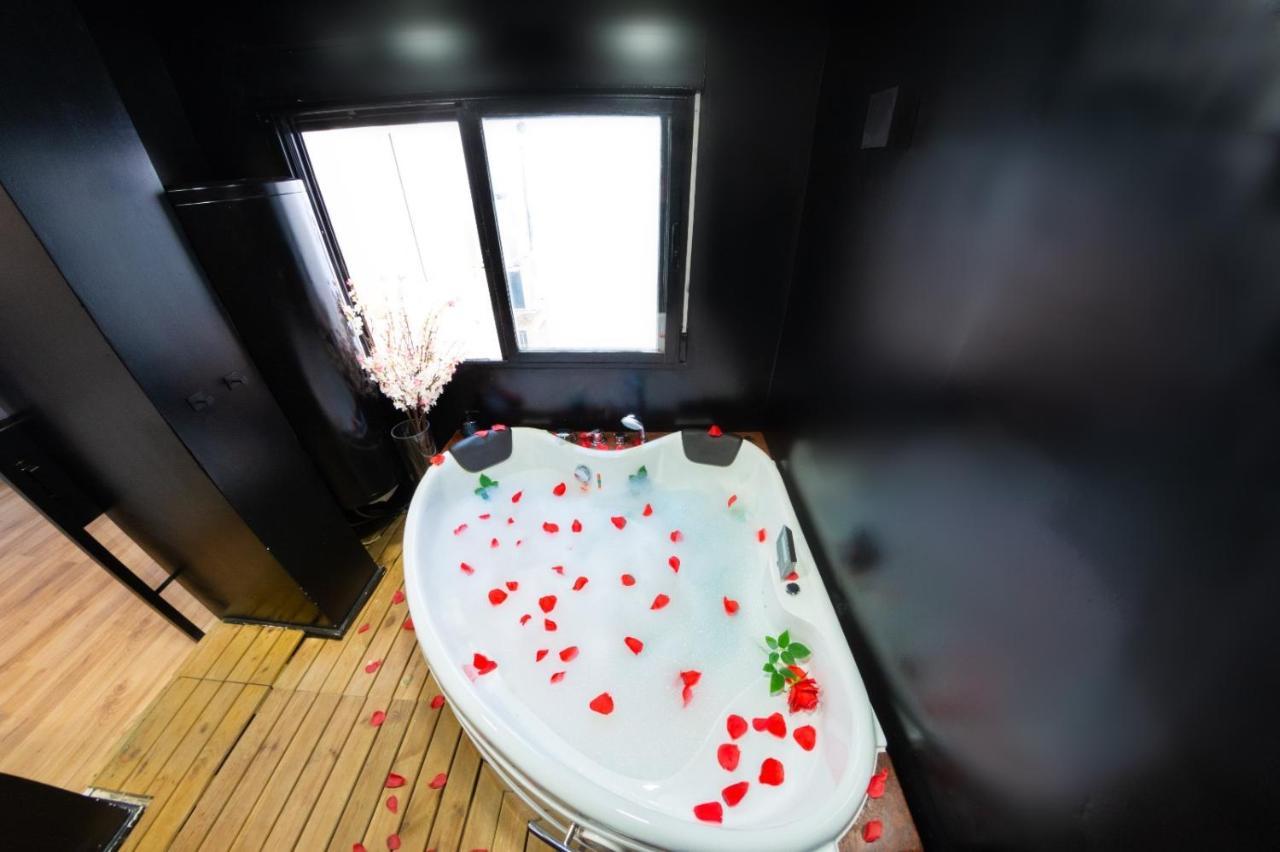 Modern Haven For Urban Explorers By Rems Málaga Exterior foto